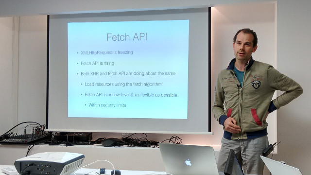 Youenn Fablet talking about Fetch API